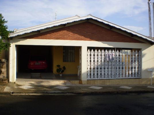 Casa em So Pedro/SP no bairro Vila Nova